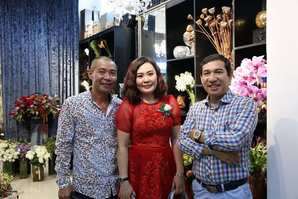 Kim Oanh Phan xuất hiện rạng rỡ bên cạnh “Táo Kinh tế” Quang Thắng - 1 Không chỉ là những người bạn dành cho nhau sự quý mến trong công việc, “Táo Kinh tế” Quang Thắng còn xem nữ diễn viên Kim Oanh Phan như em gái nuôi gắn bó.
