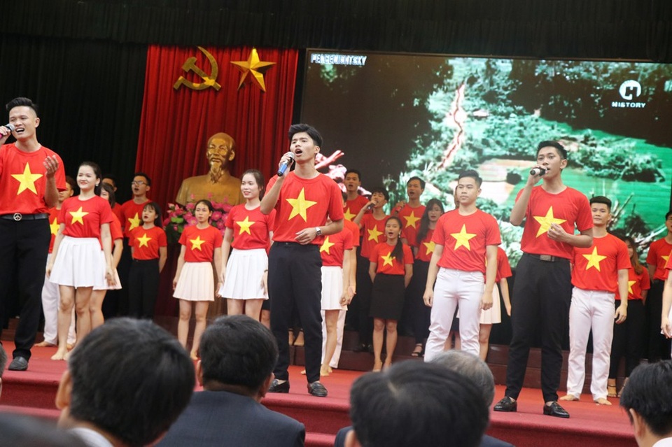Phát biểu khai giảng ý nghĩa của Hiệu trưởng ĐH Lâm Nghiệp: "Đừng trách cha mẹ nghèo" - 2 Phát biểu khai giảng ý nghĩa của Hiệu trưởng ĐH Lâm Nghiệp: "Đừng trách cha mẹ nghèo" - 2