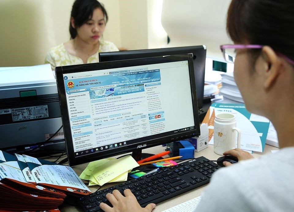 Cứ 7 người đi làm thì có 1 người cơ quan nhà nước - 1
Lao động trong khu vực nhà nước còn khá lớn.