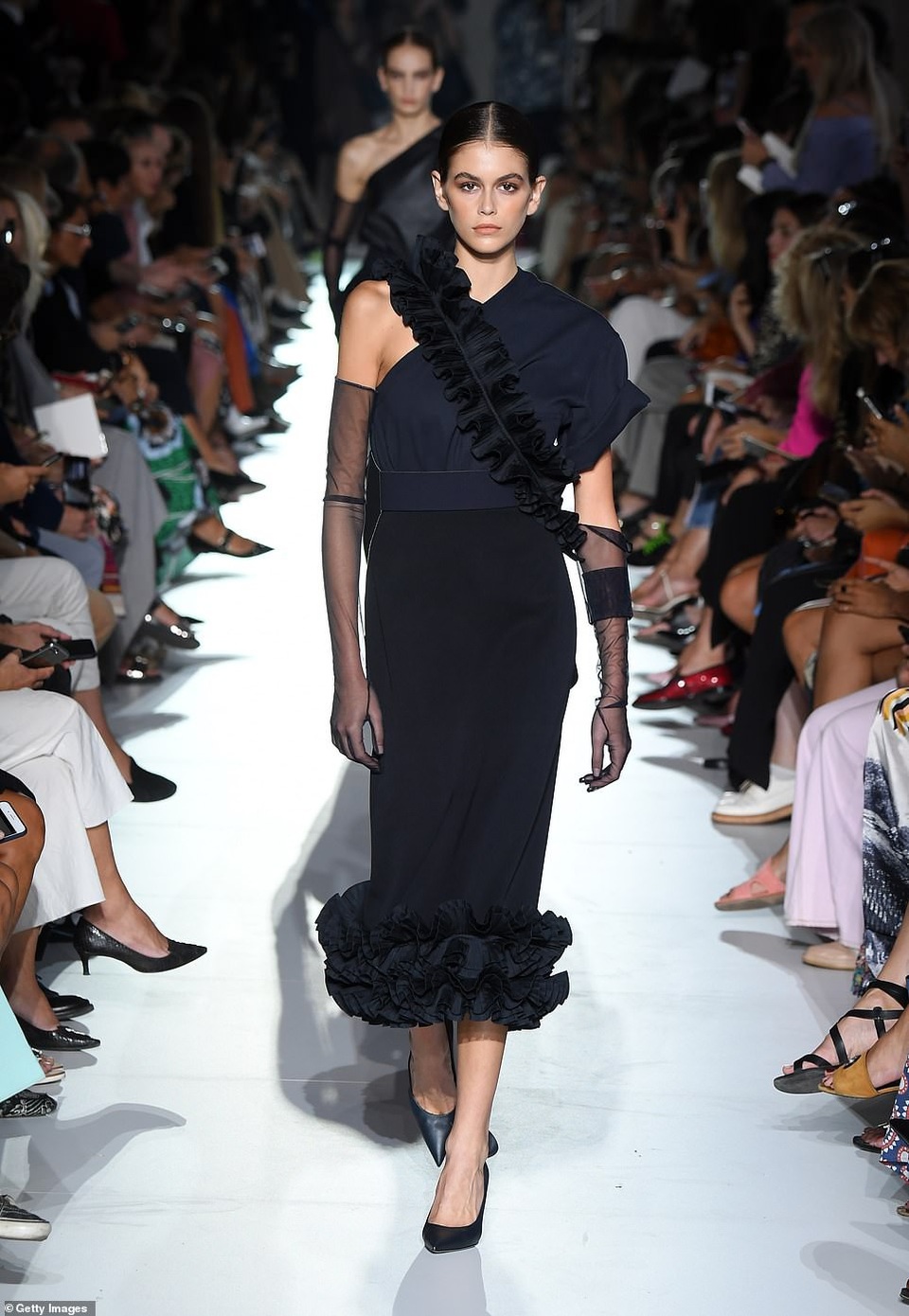 
Kaia Gerber mới 17 tuổi
