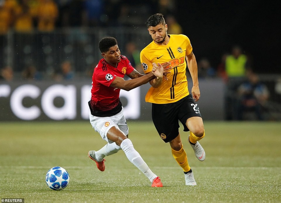 Nhìn lại màn trình diễn ấn tượng của Pogba và đồng đội ở Thụy Sĩ - 3
Rashford (trái) đã trở lại đội hình xuất phát của Man Utd, anh thi đấu bên hành lang cánh phải