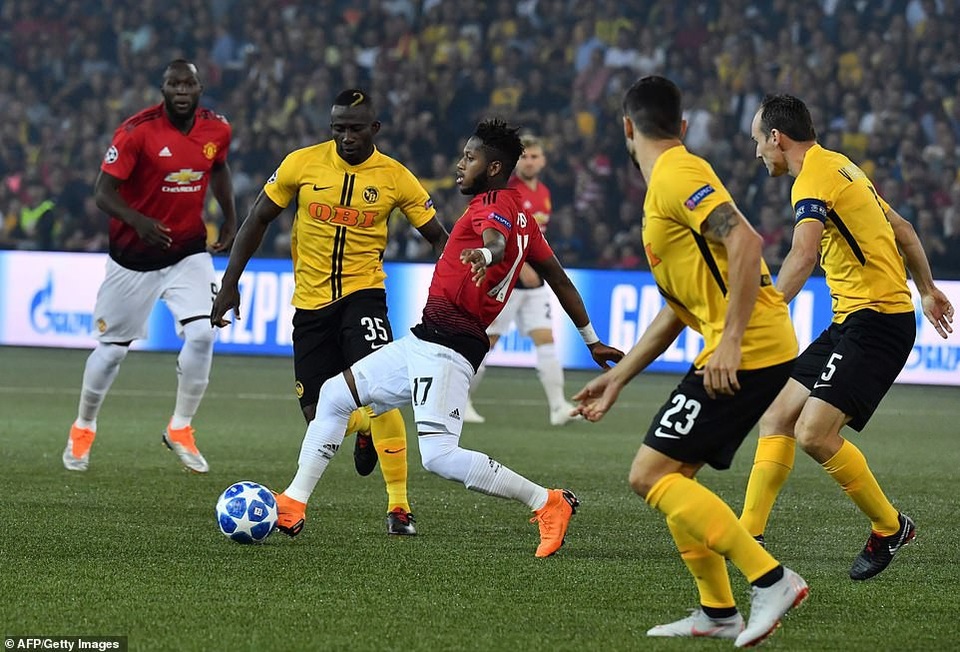 Nhìn lại màn trình diễn ấn tượng của Pogba và đồng đội ở Thụy Sĩ - 4
Fred (giữa) cũng có tên trong đội hình xuất phát của Man Utd sau khi không thi đấu vào cuối tuần vừa qua