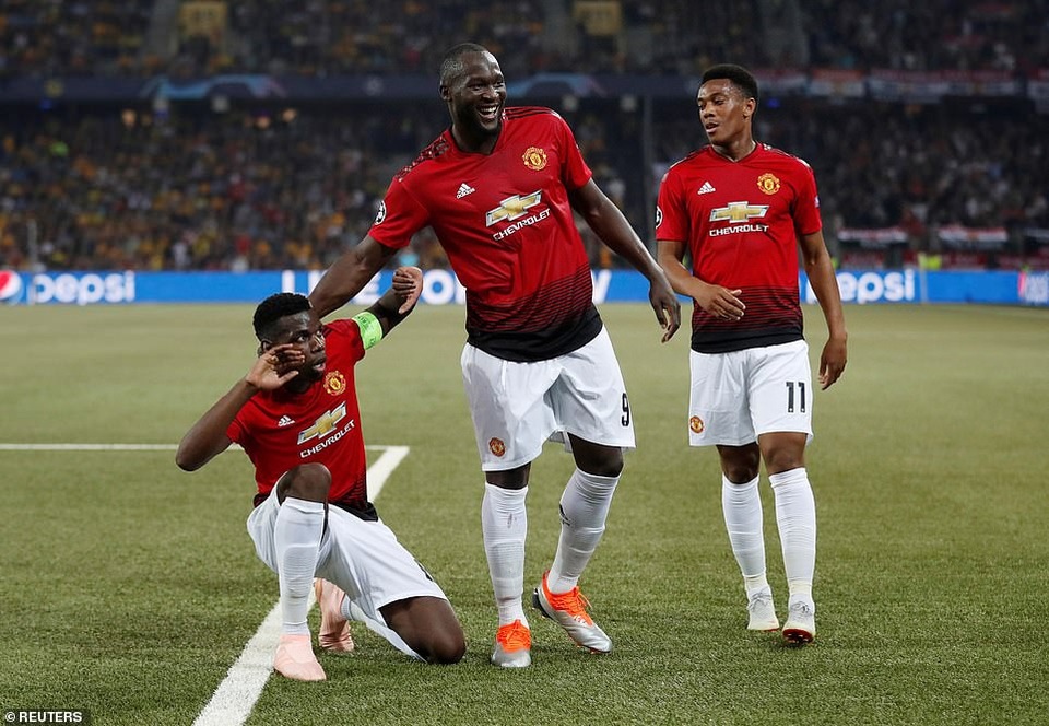 Nhìn lại màn trình diễn ấn tượng của Pogba và đồng đội ở Thụy Sĩ - 9
Các cầu thủ Man Utd chia vui với Pogba