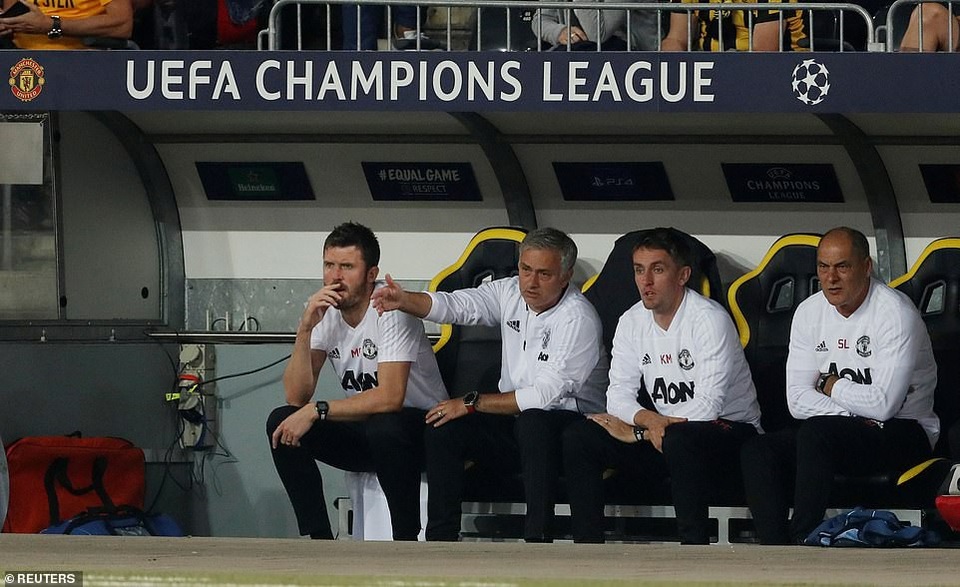 Nhìn lại màn trình diễn ấn tượng của Pogba và đồng đội ở Thụy Sĩ - 14
Ban huấn luyện của Man Utd