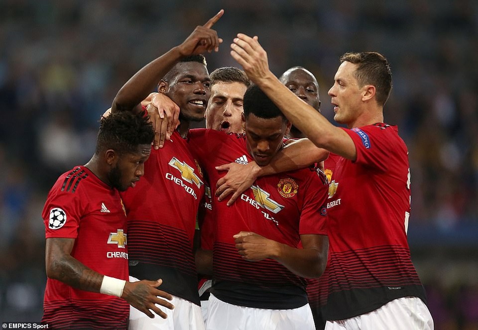 Nhìn lại màn trình diễn ấn tượng của Pogba và đồng đội ở Thụy Sĩ - 17
Niềm vui của các cầu thủ Man Utd sau khi có bàn thắng thứ ba