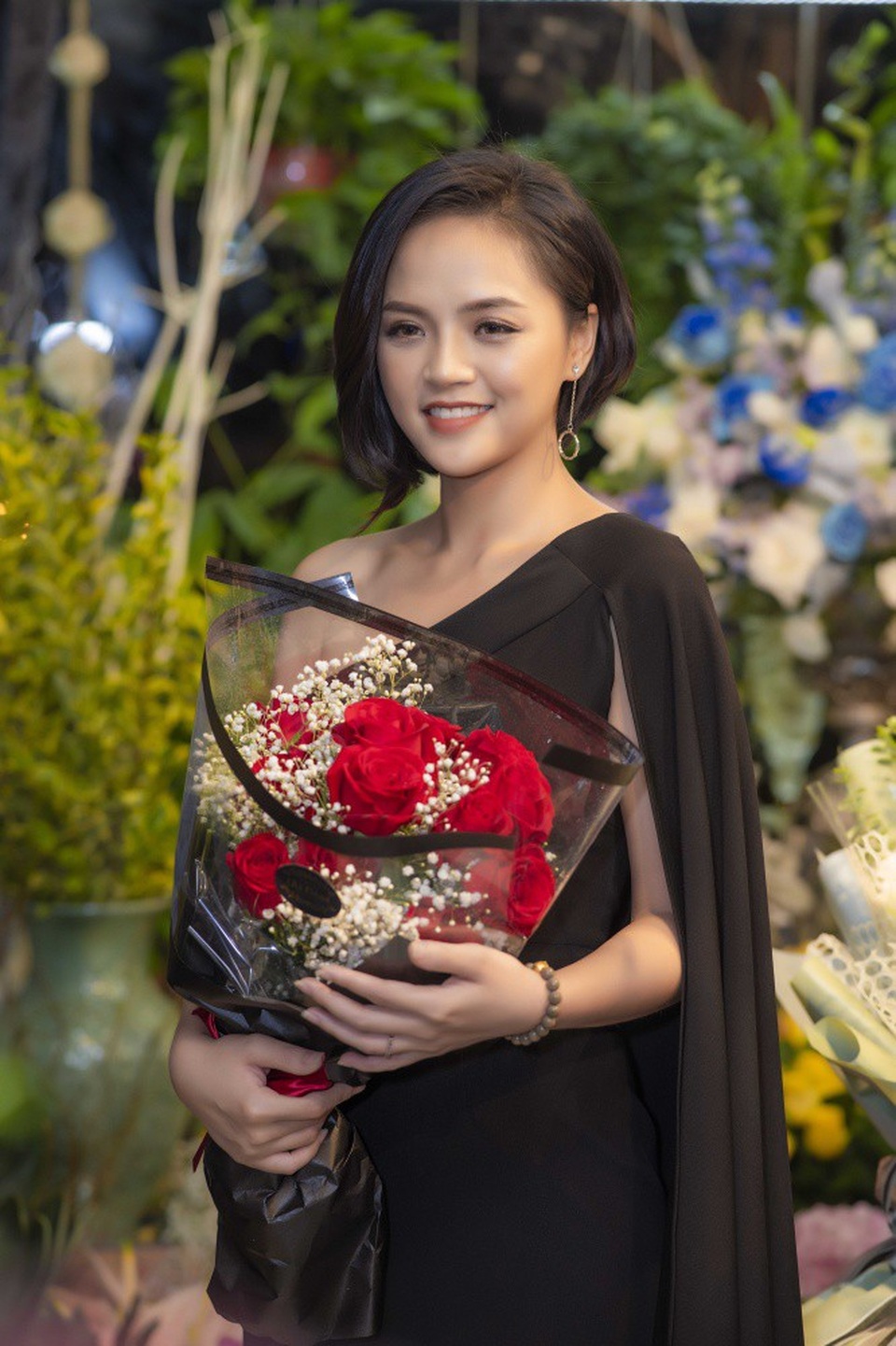 Về phía diễn viên Thu Quỳnh, bà mẹ một con cũng chưa nghĩ đến chuyện tái hôn dù đã vui vẻ trở lại sau 2 năm chia tay chồng cũ Chí Nhân. Hiện tại, cô gây ấn tượng với vai My “sói” trong Quỳnh búp bê. Trong phim, đảm nhận một nhân vật nham hiểm, đáng ghét, Thu Quỳnh đã thực sự lột xác xuất sắc qua nhân vật My sói và trở thành một trong những diễn viên được nhắc đến nhiều nhất phim.