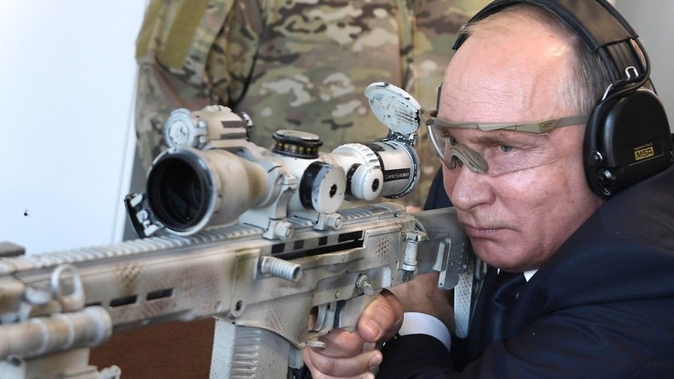 Tổng thống Putin trổ tài bắn tỉa với súng trường hiện đại - 1
Tổng thống Vladimir Putin (Ảnh: Sputnik)