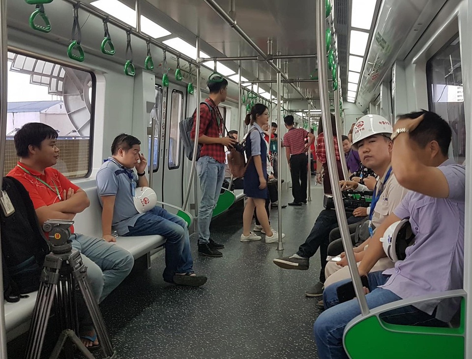 Vận hành thử toàn hệ thống đường sắt Cát Linh - Hà Đông - 2 Bên trong đoàn tàu (ảnh: Toàn Vũ)