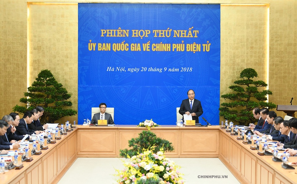 Thủ tướng: “Kỷ luật sắt” để chữa bệnh ngại minh bạch - 1 Thủ tướng chủ trì phiên họp thứ nhất của UB Quốc gia về Chính phủ điện tử