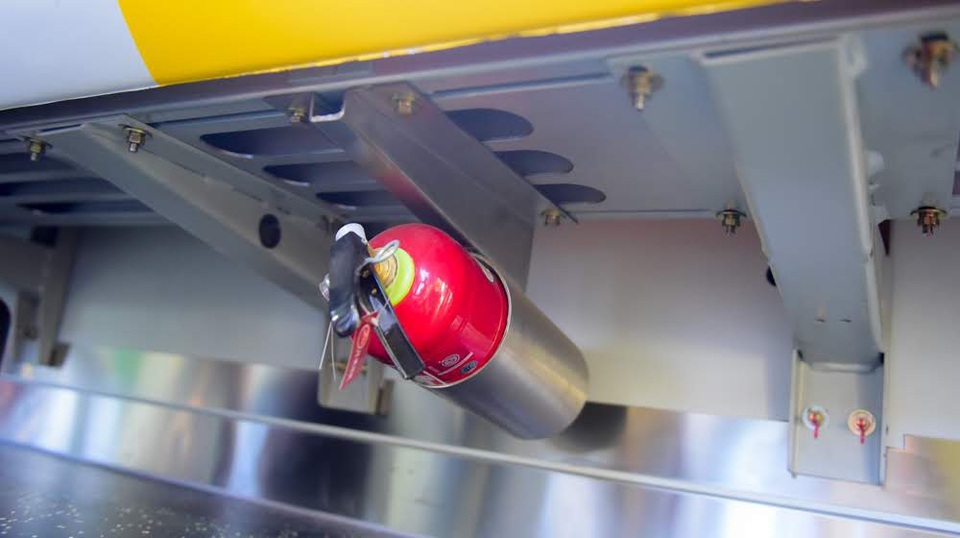 Cận cảnh tàu đường sắt trên cao đầu tiên tại Việt Nam ngày đầu vận hành thử - 10 
Bình cứu hỏa trên khoang tàu