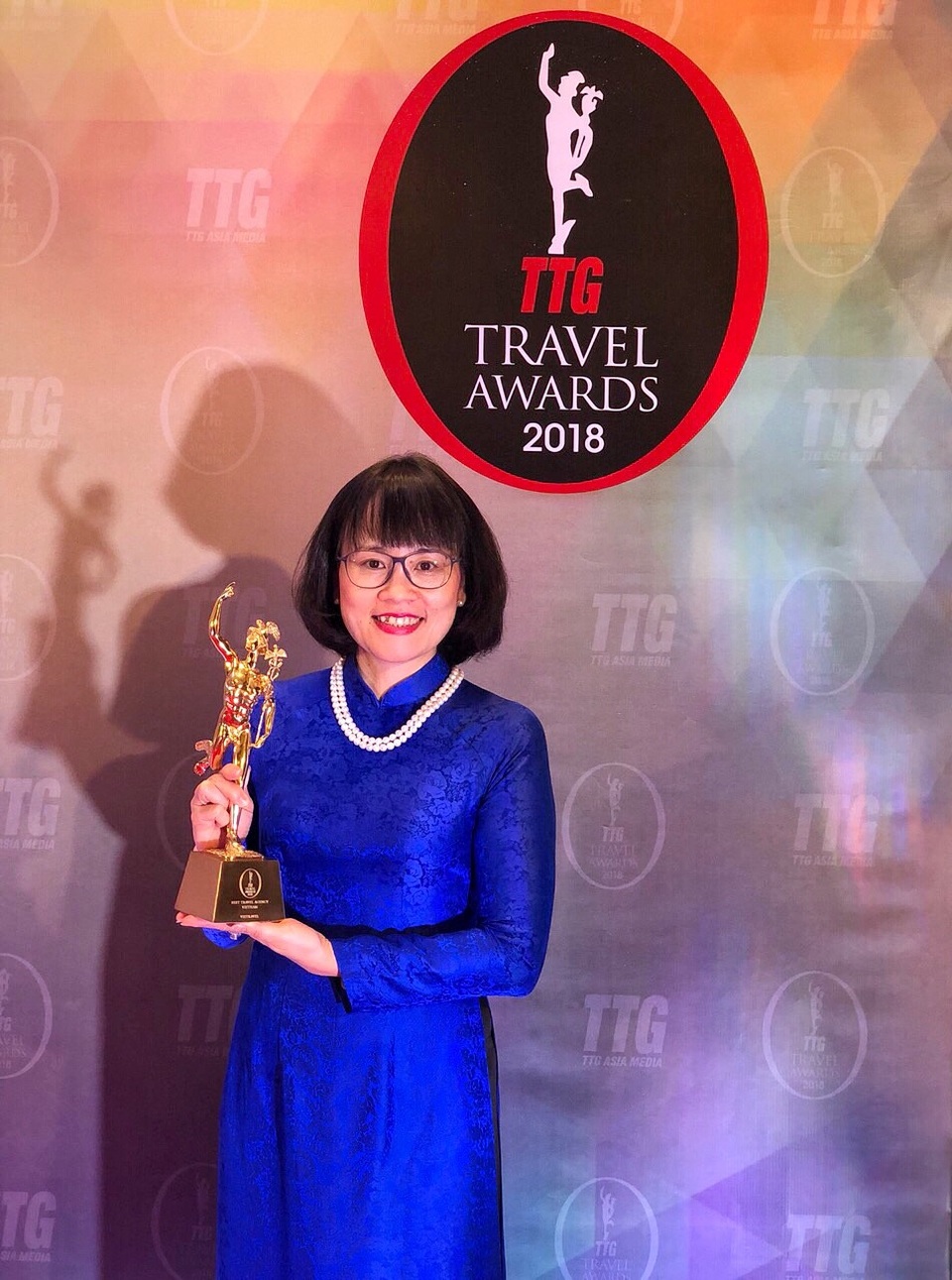 Hãng lữ hành Việt 7 lần đạt giải thưởng TTG Travel Awards - 2
Bà Huỳnh Phan Phương Hoàng - Phó Tổng giám đốc công ty du lịch Vietravel nhận giải thưởng của TTG Travel Awards