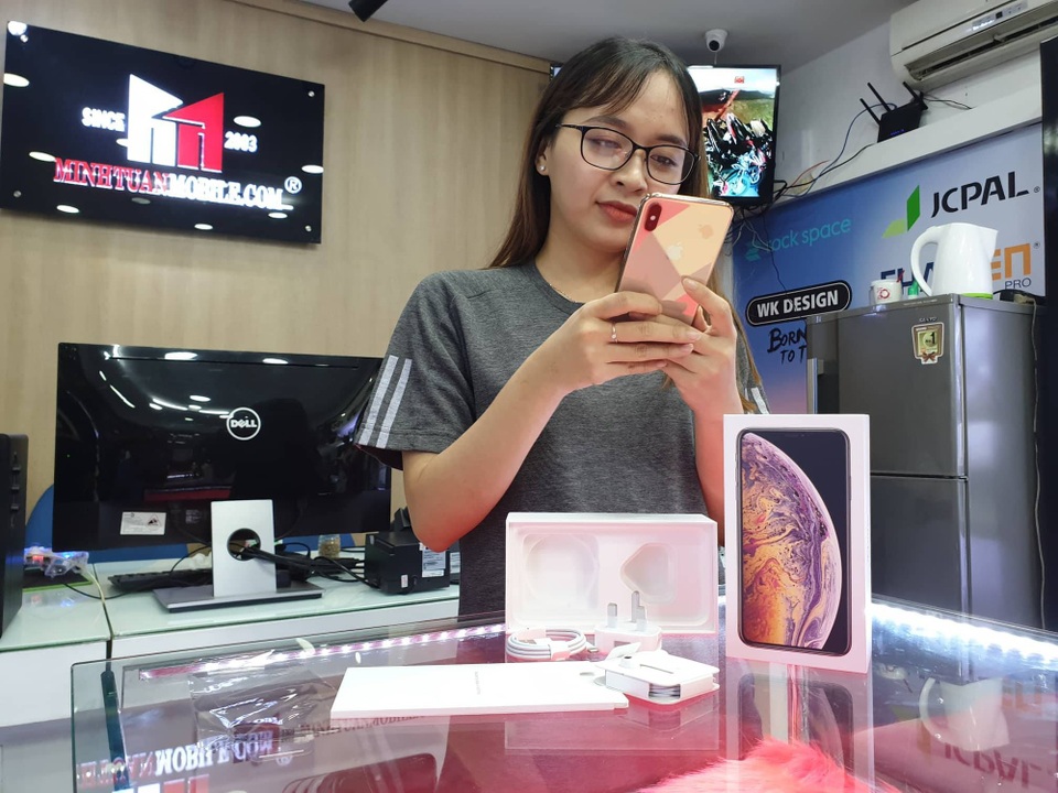 iPhone XS Max xách tay về Việt Nam trước thời điểm lên kệ, bán giá 79 triệu đồng - 1 iPhone XS Max đầu tiên về Việt Nam