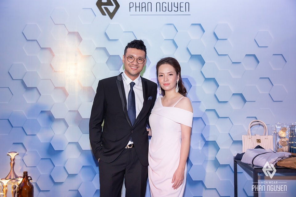 Phan Nguyễn khẳng định đẳng cấp bằng The Invention Fashion Show - 6
Cặp đôi Khải Anh- Đan Lê tình cảm check in trước giờ trình diễn