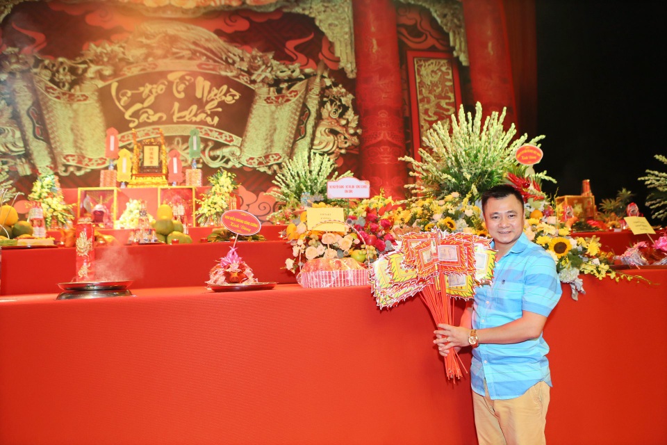 Nghệ sĩ “mừng mừng tủi tủi” khi hội ngộ trong ngày Giỗ Tổ nghề sân khấu - 9 Nghệ sĩ “mừng mừng tủi tủi” khi hội ngộ trong ngày Giỗ Tổ nghề sân khấu - 9