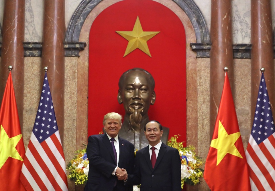 Đại sứ Mỹ tại Việt Nam chia buồn việc Chủ tịch nước Trần Đại Quang từ trần - 1 Chủ tịch nước Trần Đại Quang tiếp đón Tổng thống Donald J. Trump tại Phủ Chủ tịch, Hà Nội tháng 11/2017. (Ảnh: Đại sứ quán Mỹ)