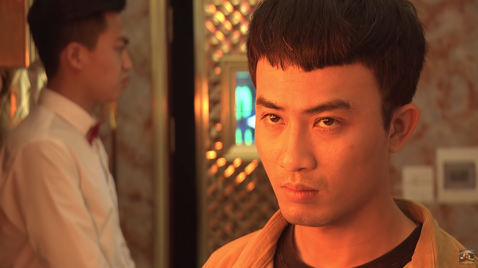 “Cảnh soái ca” nói về scandal Kiều Minh Tuấn: “Đàn ông không làm được đừng hứa hão” - 2 Doãn Quốc Đam chia sẻ, tạo hình của Cảnh là nhân vật sống tồn tại cho qua kiếp người chứ không phải quan tâm ăn ngon, mặc đẹp.