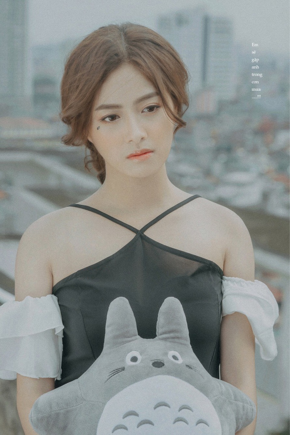 Ngoài nụ cười răng khểnh đặc trưng, Hạnh cũng rất thích đôi mắt của mình vì nó giúp cô biểu lộ cảm xúc, đặc biệt là trước ống kính.