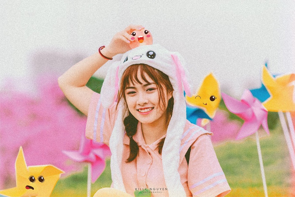 Hạnh đang là sinh viên Học Viện Tài Chính và đồng thời là người mẫu ảnh tự do.