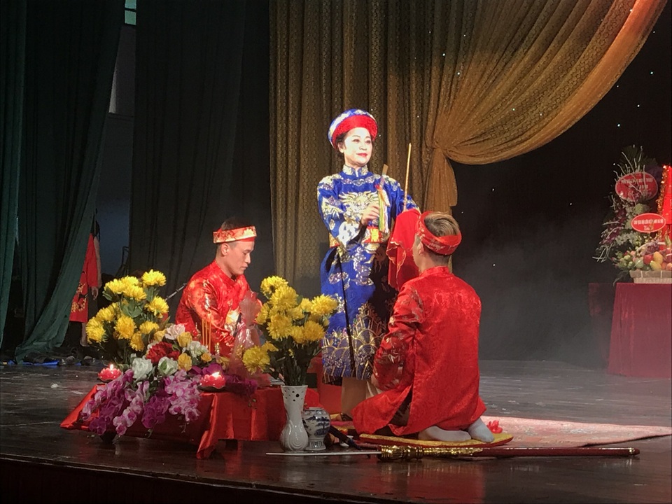Nghệ sĩ “mừng mừng tủi tủi” khi hội ngộ trong ngày Giỗ Tổ nghề sân khấu - 6 Nghệ sĩ “mừng mừng tủi tủi” khi hội ngộ trong ngày Giỗ Tổ nghề sân khấu - 6