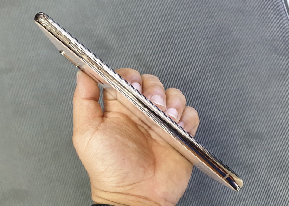 iPhone XS Max xách tay về Việt Nam trước thời điểm lên kệ, bán giá 79 triệu đồng - 8 iPhone XS Max xách tay về Việt Nam trước thời điểm lên kệ, bán giá 79 triệu đồng - 8