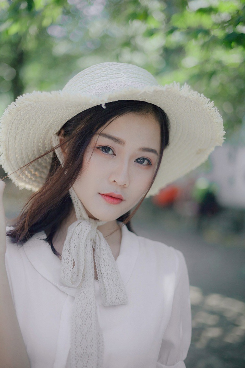 Vẻ đẹp trong veo của "nàng thơ" xứ Nghệ ước mơ làm ca sĩ - 9 “Mình muốn tuổi 18 sẽ được đánh dấu thật ấn tượng qua bộ ảnh lần này. Và mình mong các bạn đang ở lứa tuổi 18 sẽ luôn giữ cho mình một nét thanh xuân tươi trẻ, hồn nhiên, trong sáng như bộ ảnh mình đã thể hiện”, Kim Khuyên bộc bạch.