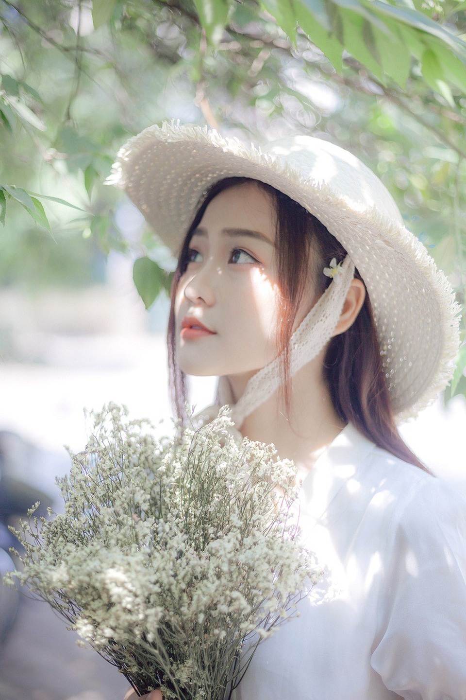 Vẻ đẹp trong veo của "nàng thơ" xứ Nghệ ước mơ làm ca sĩ - 8 Bước sang tuổi 18, đánh dấu một mốc thanh xuân quan trọng. Không bỏ lỡ thời điểm đẹp đẽ ấy Kim Khuyên đã nhờ nhiếp ảnh Nguyễn Tuấn Anh lưu giữ khoảnh khắc thanh xuân của mình bằng hình ảnh.