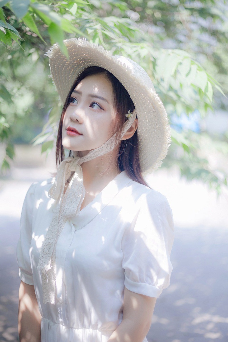 Vẻ đẹp trong veo của "nàng thơ" xứ Nghệ ước mơ làm ca sĩ - 5 Ước mơ của Kim Khuyên là được trở thành một ca sĩ hoặc một giảng viên thanh nhạc để có thể truyền cảm hứng cho những bạn trẻ yêu ca hát như Khuyên. Và cô bạn cũng đang cố gắng hết sức để chinh phục được ước mơ của mình.