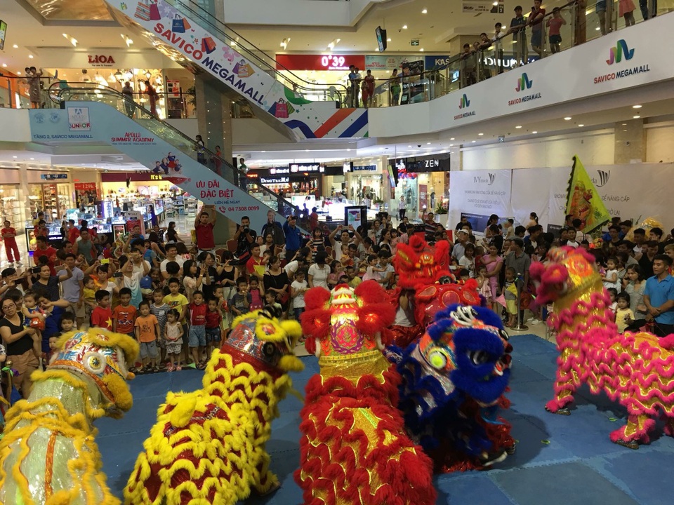 Múa lân mùa Trung thu: Nhận 50 show trong vài ngày, bỏ túi cả trăm triệu - 1 Múa lân mùa Trung thu: Nhận 50 show trong vài ngày, bỏ túi cả trăm triệu - 1