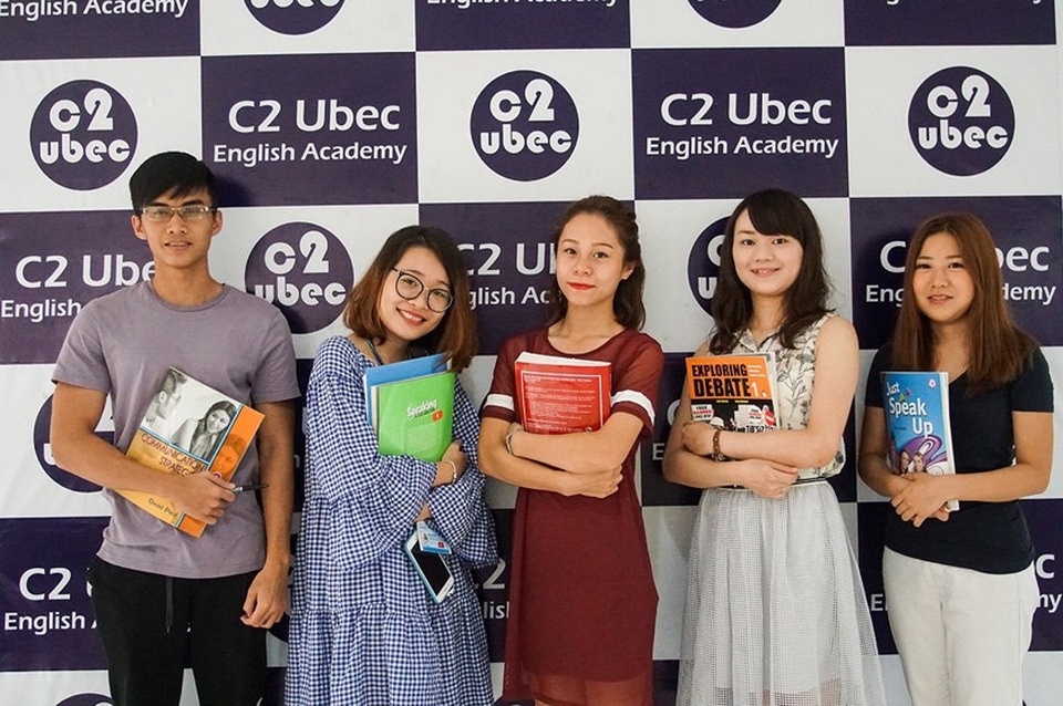 
Học viên Việt Nam,Nhật Bản của trường Anh ngữ C2UBEC trong ngày tốt nghiệp
