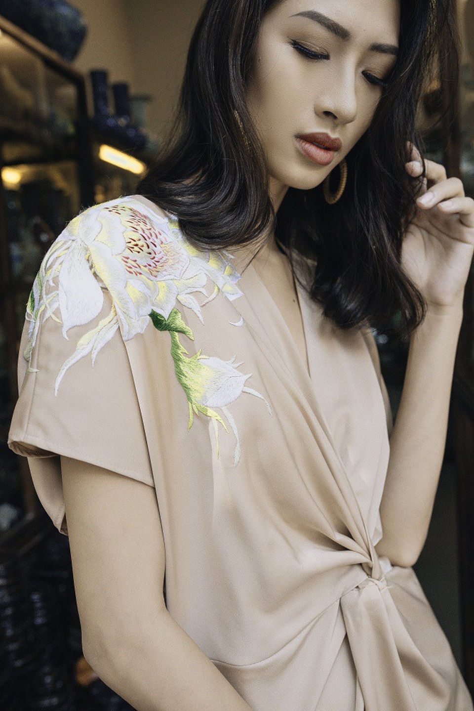 NTK Thanh Thuý “thêu” váy áo bằng kí ức chong đèn dầu sợ hoa quỳnh… xấu hổ - 7 NTK Thanh Thuý “thêu” váy áo bằng kí ức chong đèn dầu sợ hoa quỳnh… xấu hổ - 7