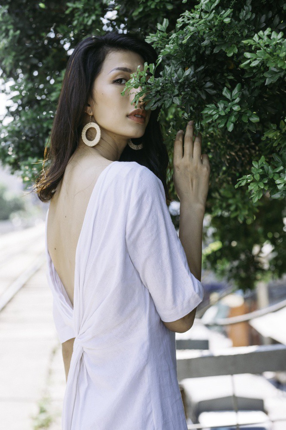 NTK Thanh Thuý “thêu” váy áo bằng kí ức chong đèn dầu sợ hoa quỳnh… xấu hổ - 9 NTK Thanh Thuý “thêu” váy áo bằng kí ức chong đèn dầu sợ hoa quỳnh… xấu hổ - 9