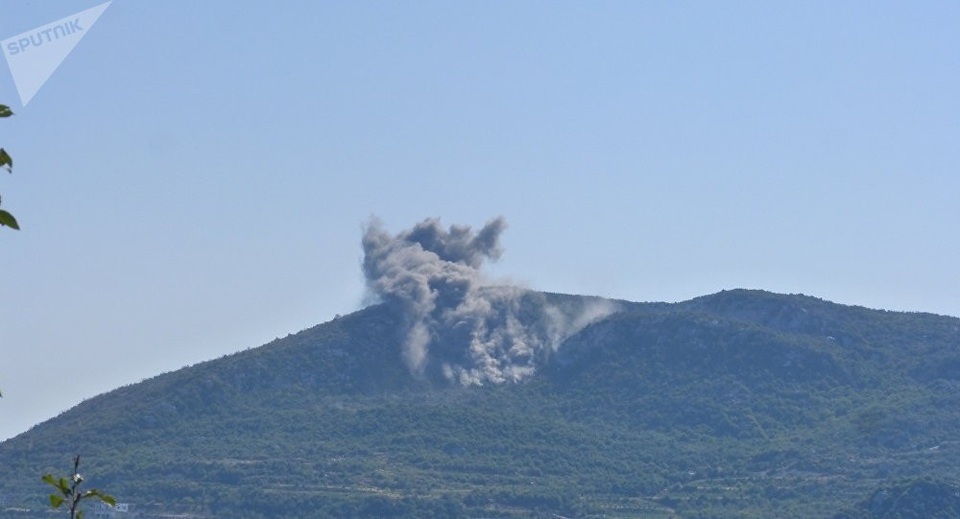 Syria trút hỏa lực san phẳng sào huyệt khủng bố - 1 Syria đã triển khai hỏa lực tới tỉnh Latakia tiêu diệt các mục tiêu khủng bố (Ảnh: Sputnik)