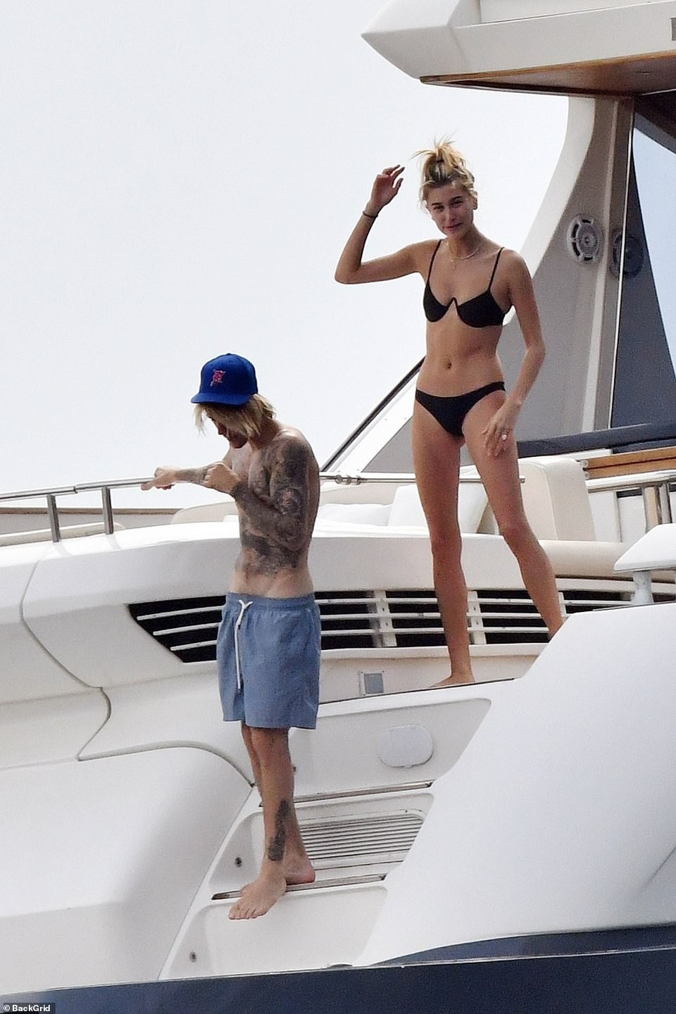 Justin Bieber tình tứ bên Hailey Baldwin - 3
Họ được cho là đã bí mật làm đám cưới tại tòa án hồi tuần trước