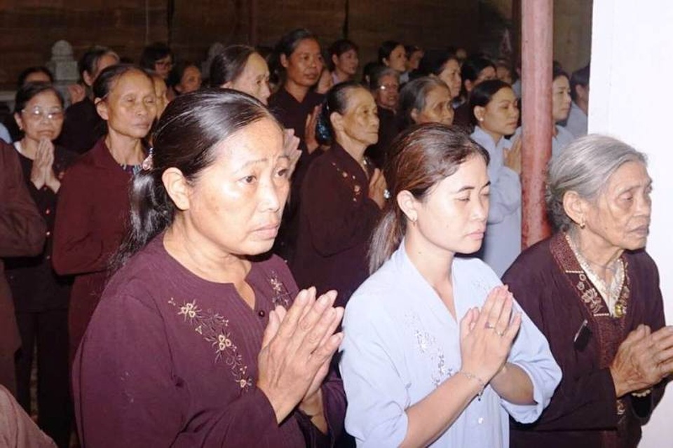 Hàng trăm người tụng kinh cầu siêu, tưởng nhớ Chủ tịch nước - 9 Hàng trăm người tụng kinh cầu siêu, tưởng nhớ Chủ tịch nước - 9
