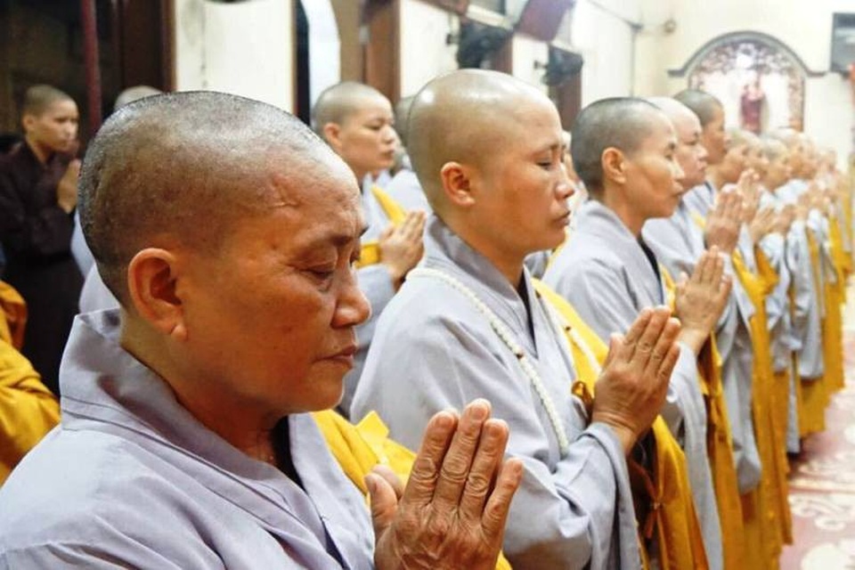 Hàng trăm người tụng kinh cầu siêu, tưởng nhớ Chủ tịch nước - 6 Hàng trăm người tụng kinh cầu siêu, tưởng nhớ Chủ tịch nước - 6