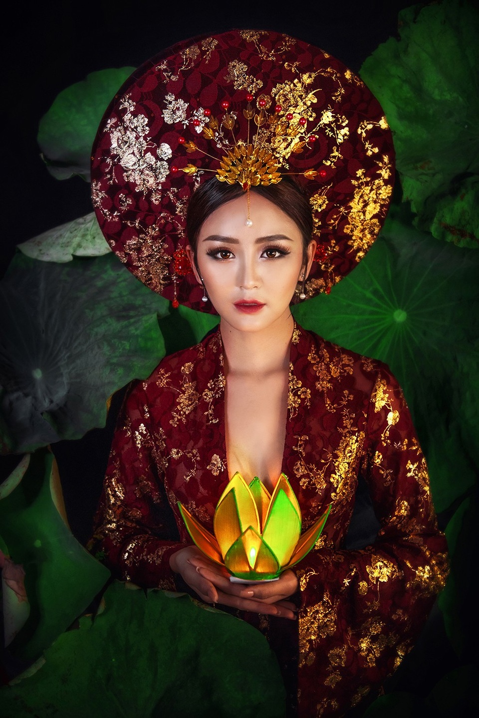 Hoa khôi Nam Bộ hóa Phú Sát Hoàng Hậu “Diên hi công lược” trong ảnh Trung thu - 2 Hoa khôi Hải Yến đã được ekip chăm chút kĩ càng để hoàn thành bộ ảnh vô cùng huyền ảo này.