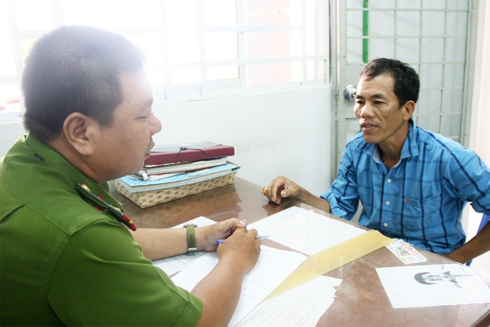 Người đàn ông đập phá xe vợ cũ khi người này cùng chồng mới về thăm quê - 1
Tại cơ quan điều tra, đối tượng Nguyễn Văn Hải đã thừa nhận hành vi phạm tội