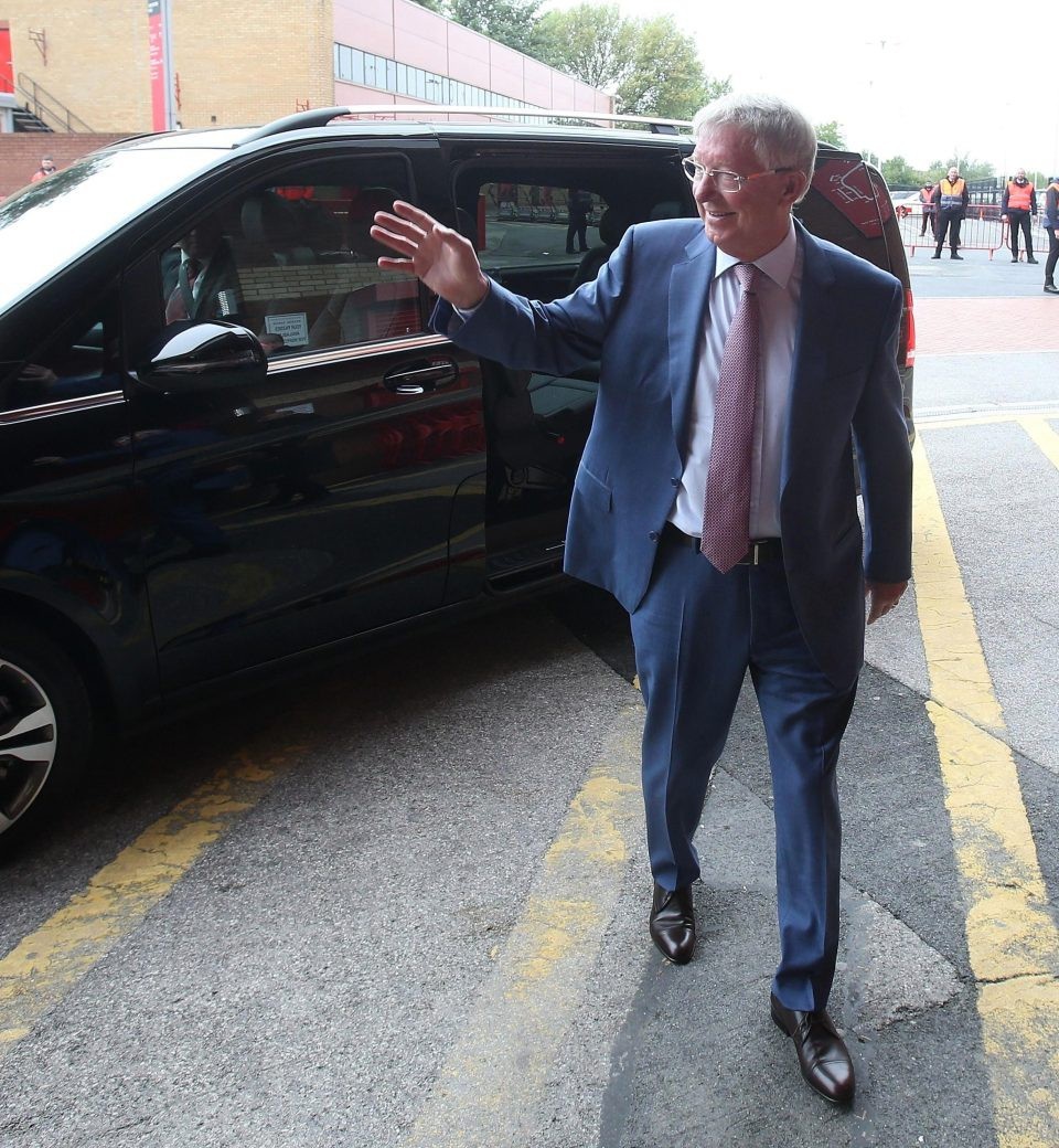 Sir Alex Ferguson tươi cười trở lại sân Old Trafford - 2 Sir Alex Ferguson tươi cười trở lại sân Old Trafford - 2