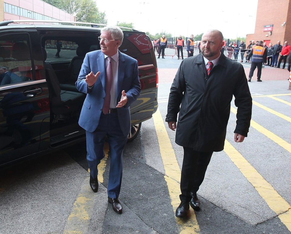 Sir Alex Ferguson tươi cười trở lại sân Old Trafford - 4 Sir Alex Ferguson tươi cười trở lại sân Old Trafford - 4