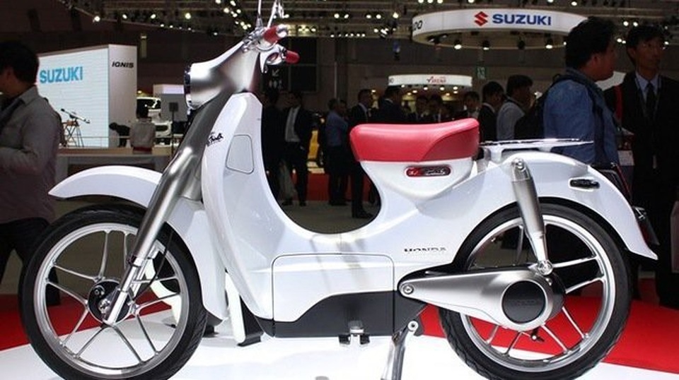 Xe máy mới lượn phố: Điều khiển từ xa, biết thông báo khi chủ bị tai nạn - 1