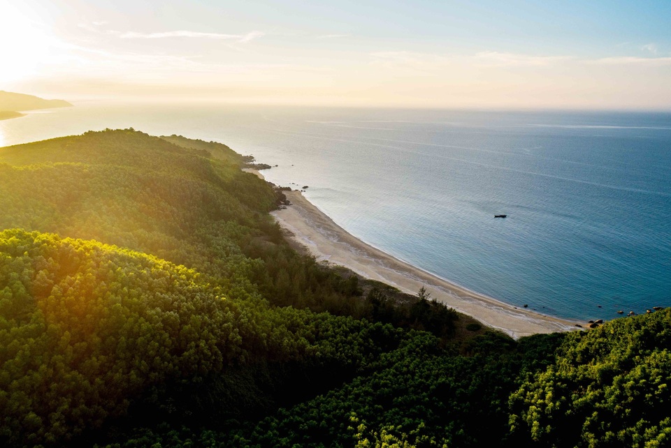 Biệt thự tựa sơn nghinh thuỷ độc đáo của Banyan Tree Residences Lăng Cô - 1 Vẻ đẹp nguyên sơ của Lăng Cô, nơi biệt thự biển Banyan Tree Residences tọa lạc
