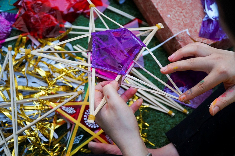 
Những chiếc đèn ông sao sẽ được các em mang về nhà đón Trung thu ở nhà.
