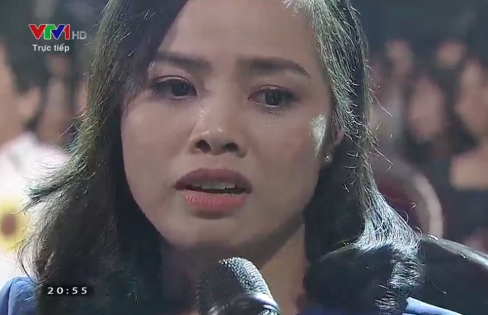 Điều kì diệu viết tiếp sau câu chuyện Thiếu uý ung thư nhường sự sống cho con - 7 Chị Thanh Nhung xúc động rơi nước mắt khi kể lại chuyện cũ.