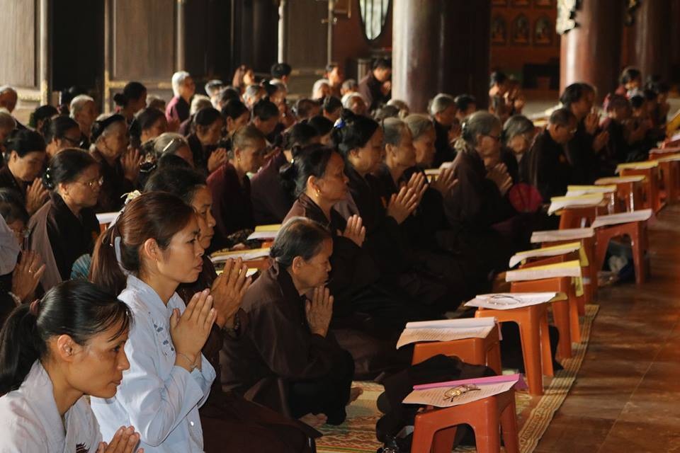Hàng trăm người tụng kinh cầu siêu, tưởng nhớ Chủ tịch nước - 12 Hàng trăm người tụng kinh cầu siêu, tưởng nhớ Chủ tịch nước - 12