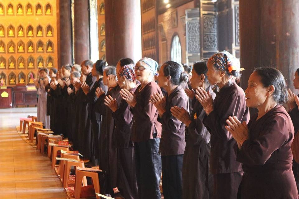 Hàng trăm người tụng kinh cầu siêu, tưởng nhớ Chủ tịch nước - 14 Hàng trăm người tụng kinh cầu siêu, tưởng nhớ Chủ tịch nước - 14
