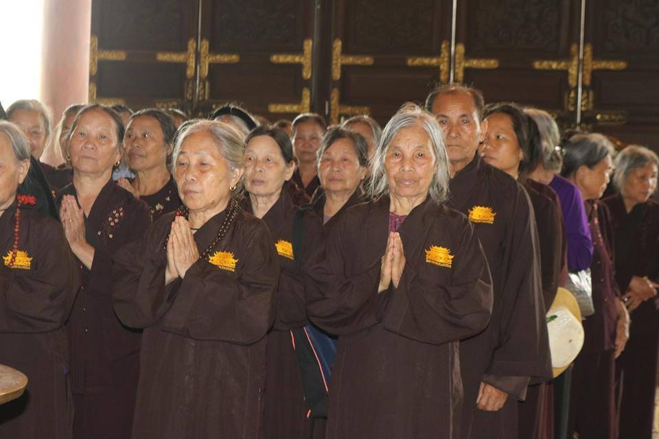 Hàng trăm người tụng kinh cầu siêu, tưởng nhớ Chủ tịch nước - 15 Hàng trăm người tụng kinh cầu siêu, tưởng nhớ Chủ tịch nước - 15