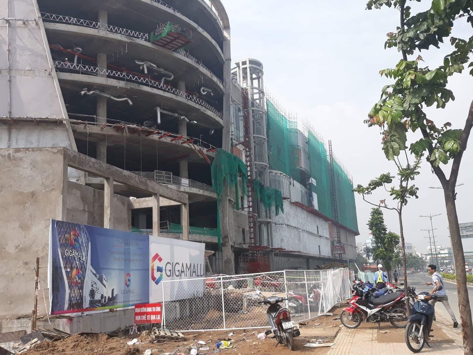 Nguyên nhân vụ tai nạn khiến 3 công nhân trọng thương tại công trình “đại siêu thị” - 2 Thanh tra Sở Xây dựng TPHCM khẳng định: Theo nguyên tắc, công trình xảy ra tai nạn là phải bị đình chỉ”