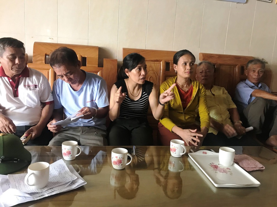 "Tố" giá điện tăng bất thường lên facebook: Hàng chục hộ dân bị hợp tác xã cắt điện - 1 Người dân xã Cẩm Nhượng bức xúc phản ánh vì vô lý bị cắt điện.