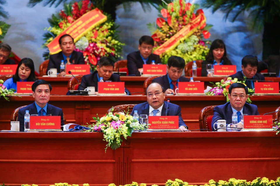 Thủ tướng Chính phủ gặp gỡ, thảo luận về công nghệ 4.0 cùng công nhân viên lao động - 2
Thủ tướng Nguyễn Xuân Phúc đã gợi mở và chia sẻ nhiều ý kiến tại Đại Hội. (Ảnh: ST)