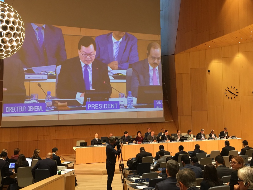 Đại hội đồng WIPO 2018 dành một phút mặc niệm Chủ tịch nước Trần Đại Quang - 3
Đại sứ Dương Chí Dũng điều hành phiên họp Đại hội đồng WIPO năm 2018.